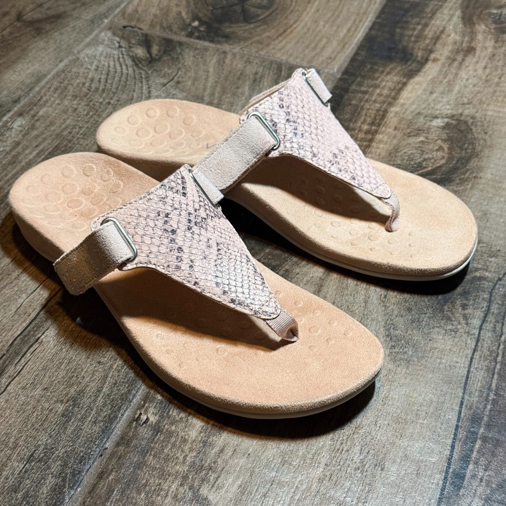 Vionic Women's Wanda Leather Snake‎ Print T-Strap Ortho Sandals,Pale Blush, 8